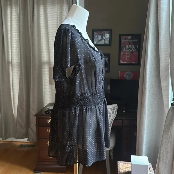 Torrid Ruffled Short Sleeve Black Pink Polka Dots Top Size 0 - Picture 8 of 9